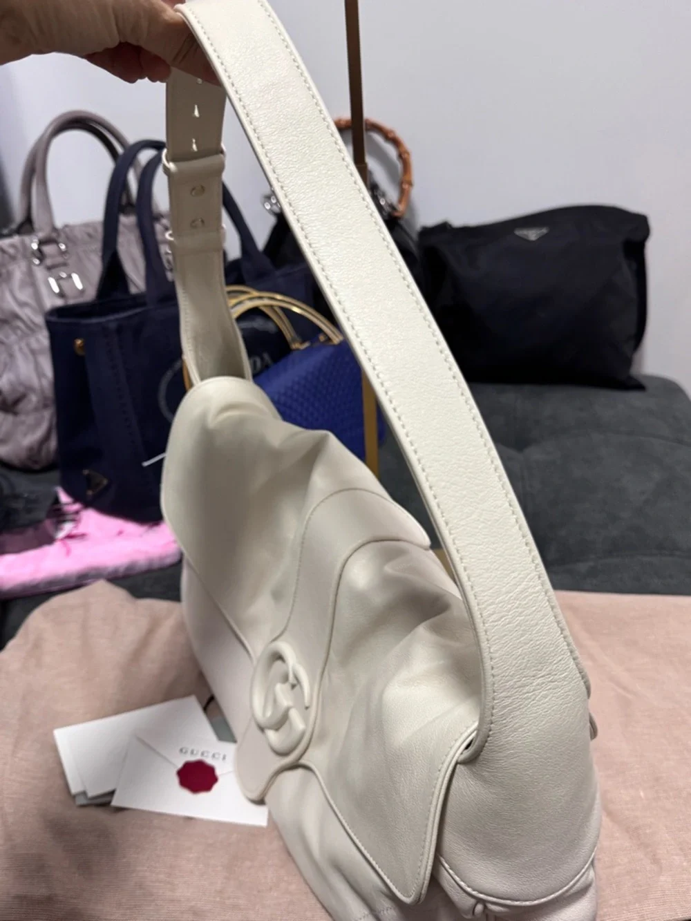 Gucci Cream Leather Shoulder Bag with Interlocking GG - Picture 4 of 10